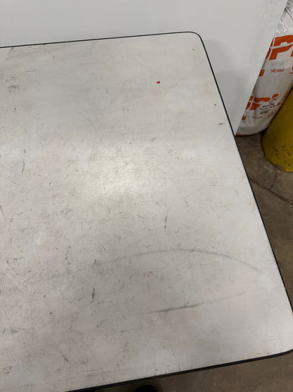 METRO 72" L  X 32" W X 33" H MANUAL HEIGHT ADJUSTABLE TABLE / WORKBENCH  USED