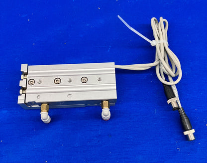 TABLE À GLISSIÈRE PNEUMATIQUE SMC MXS 8-40