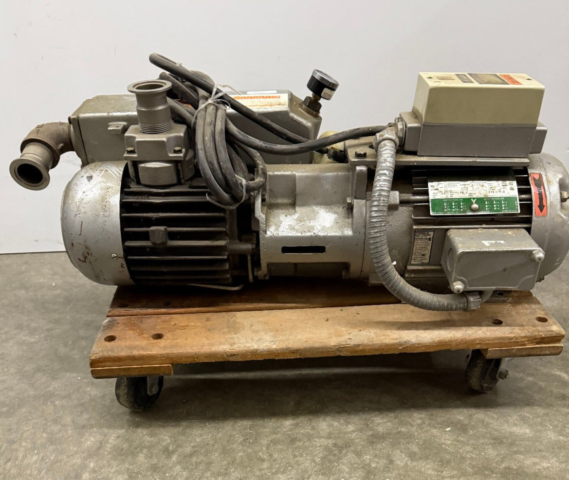 BUSH AKH 1EF100LA-04 VACUUM PUMP 208 V 60 HZ FOR PARTS REPAIR
