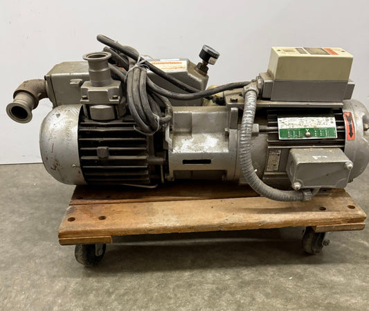 BUSH AKH 1EF100LA-04 VACUUM PUMP 208 V 60 HZ FOR PARTS REPAIR