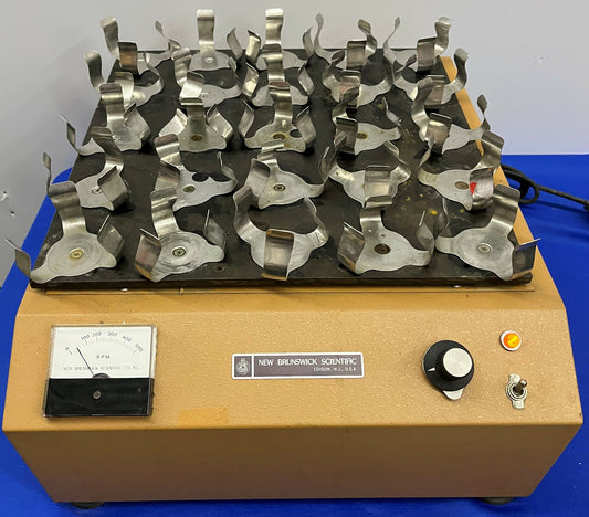 PARTI/RIPARAZIONE New Brunswick Scientific G-33 Gyrotory Shaker da banco 16”x16”