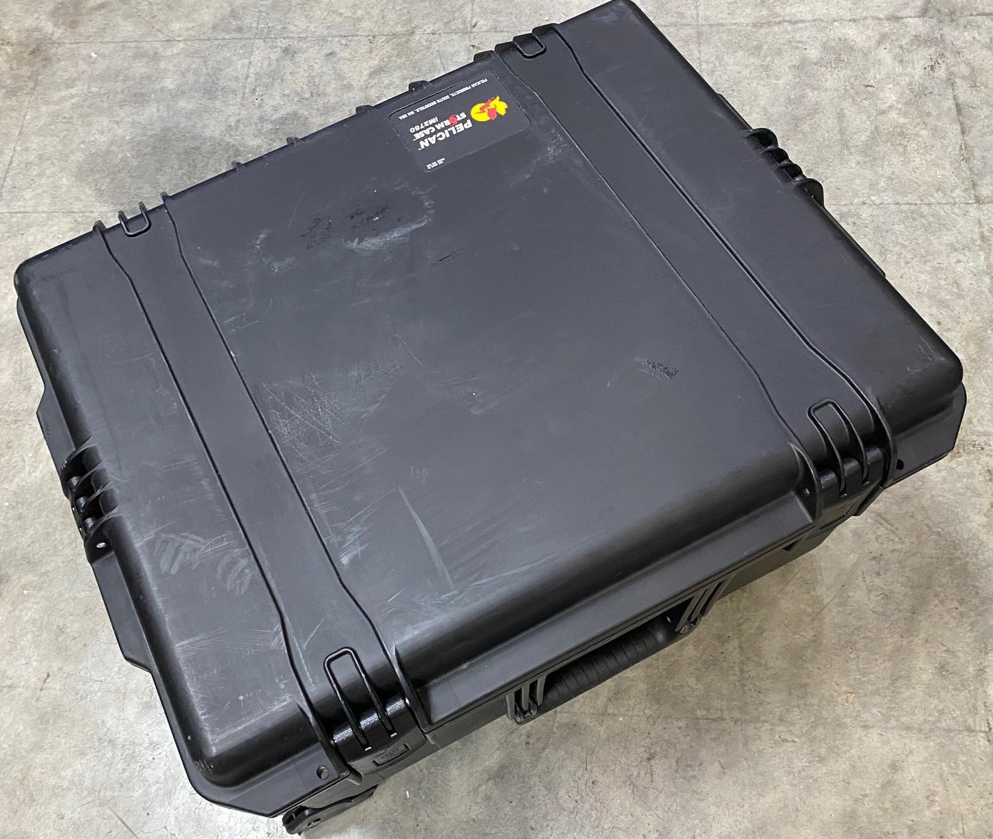PELICAN ™ PRODUCTS iM2750 STORM CASE I/D 22 x 17 x 12.7" O/D 24.6 x 19.7 x 14.4"