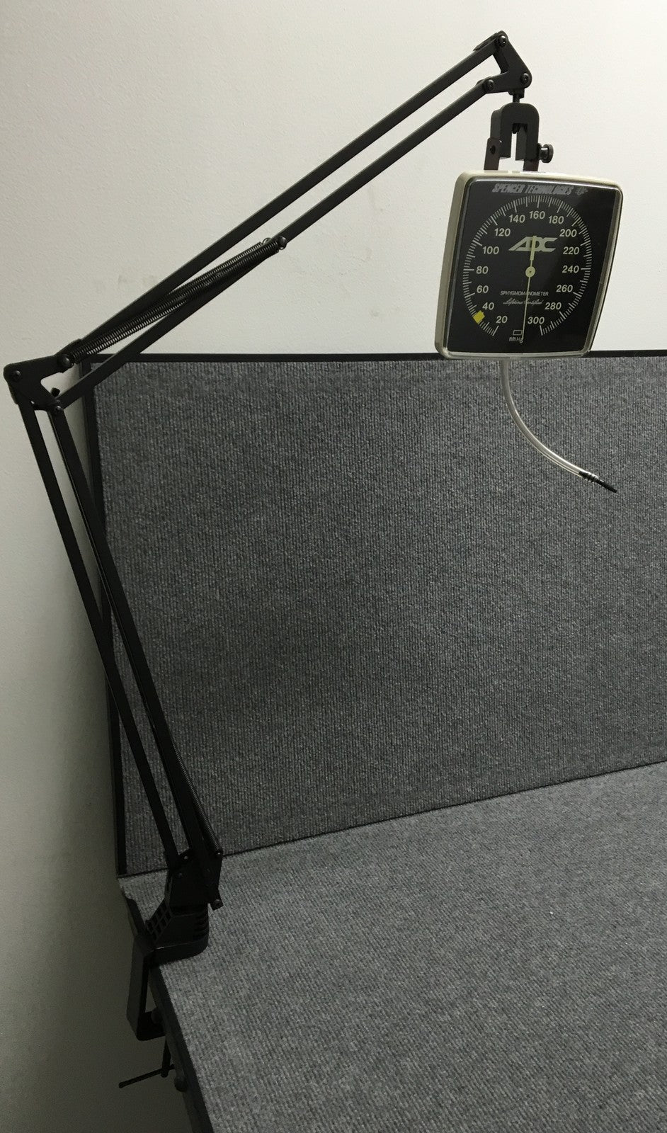 SPENCER TECHNOLOGIES ADC BLOEDSPOEDMETER MET VERSTELBARE ARM EN TAFELKLEM