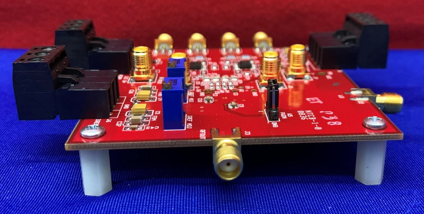 TEXAS INSTRUMENTS TRF3701 / TRF3702 REV B RF-ONTWIKKELINGSTOOLS