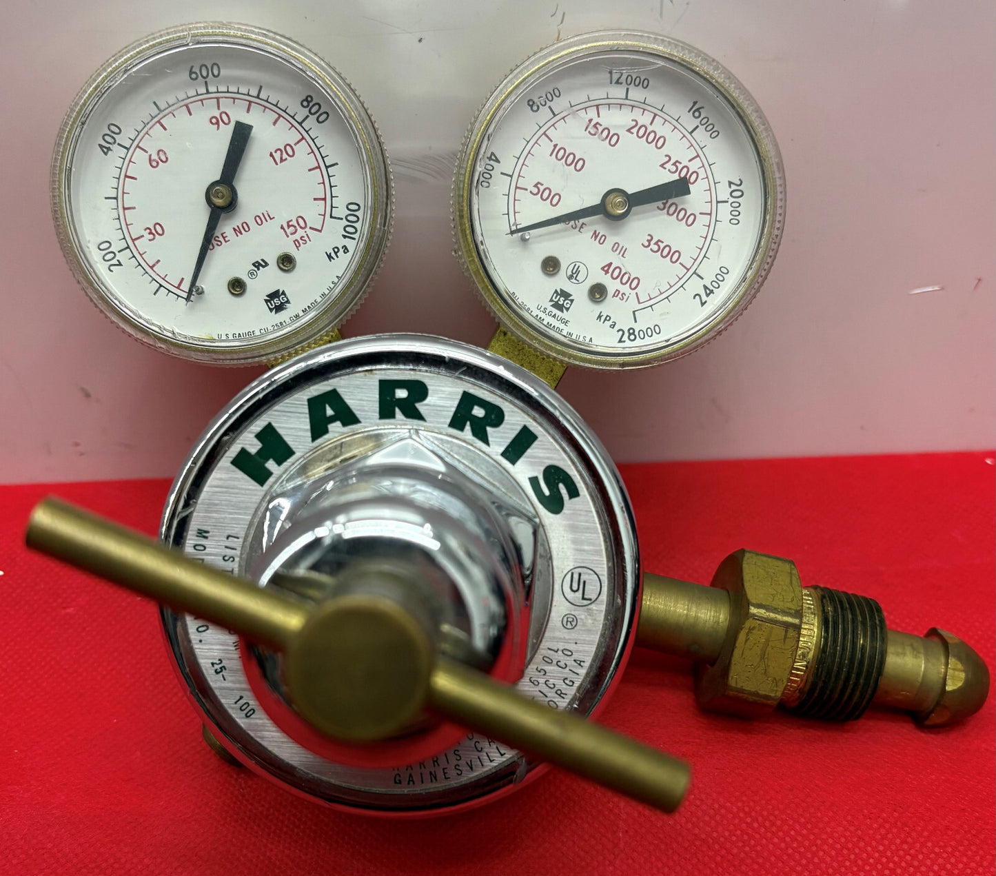 HARRIS  25-100  PRESSURE COMPRESSED GAS REGULATOR  650L  WITH  2 USG GAUGES