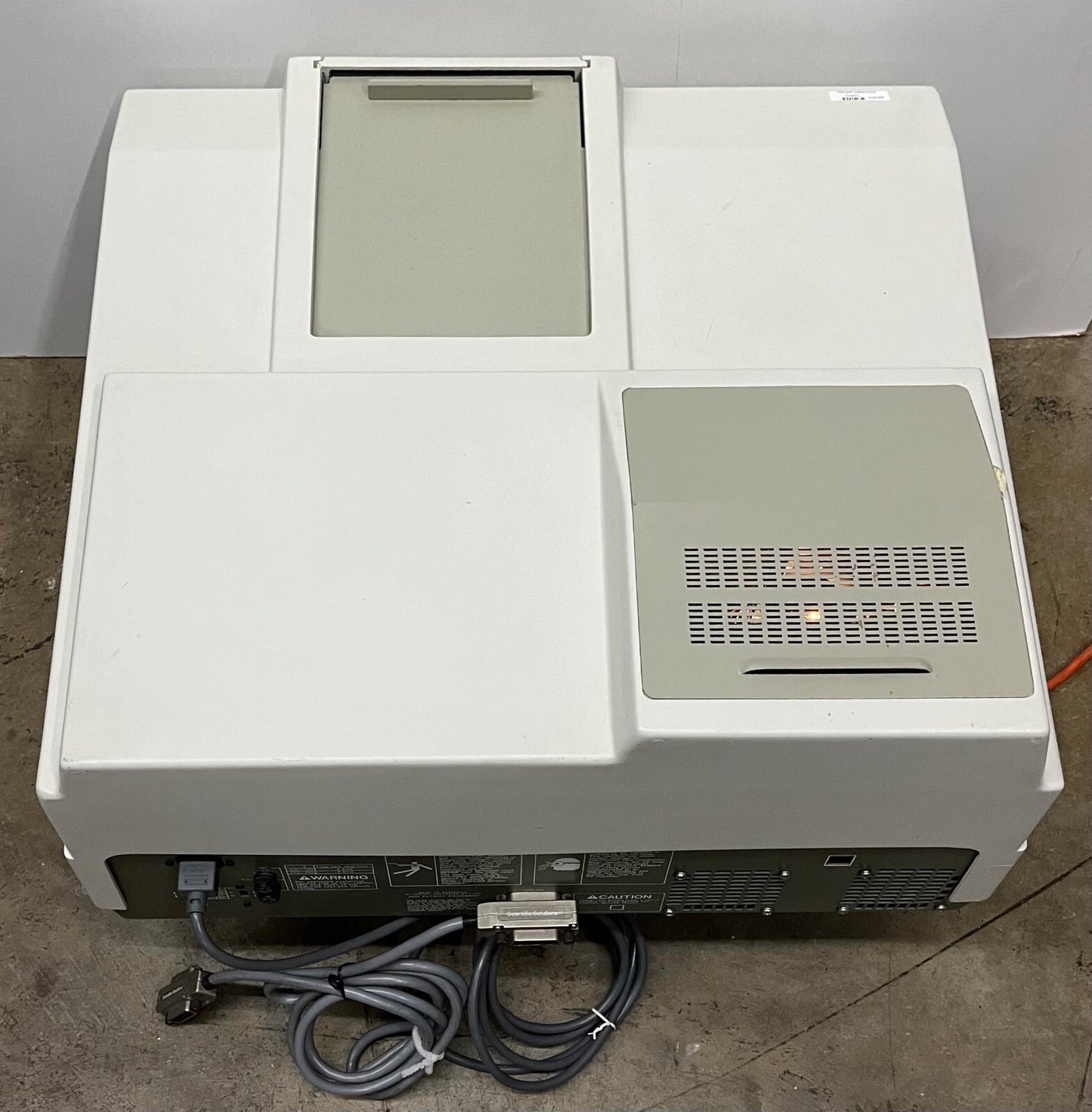 VARIAN CARY 3E UV VISIBLE SPECTROPHOTOMETER - BULB LIFE UNKNOWN - PARTS/REPAIR