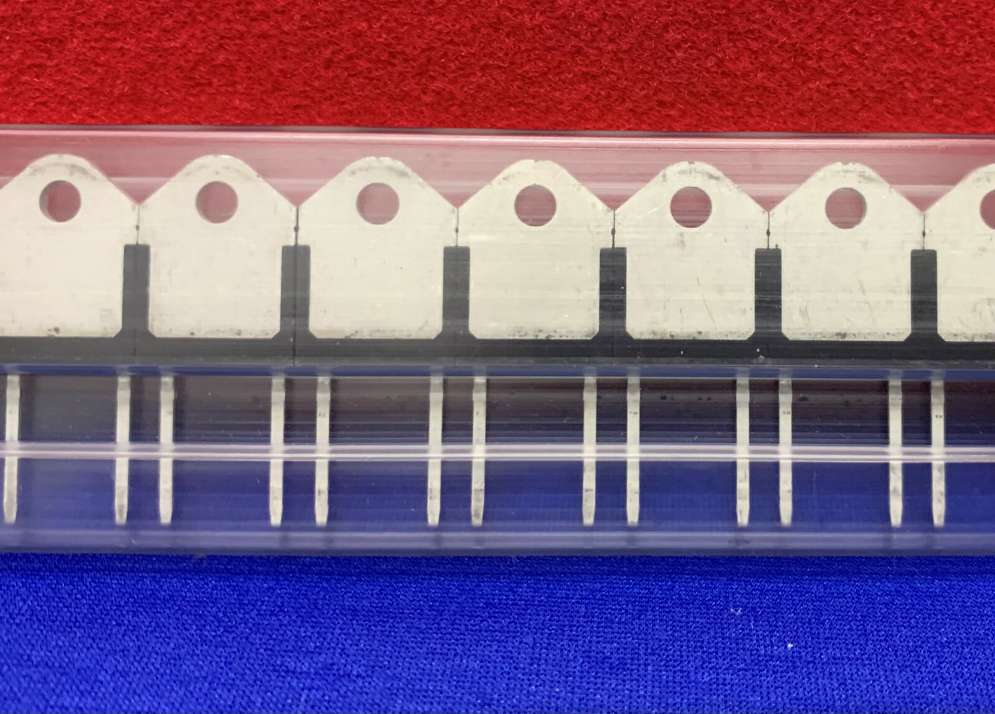 1 Lot mit 18 Stück - STMicroelectronics Gleichrichter 30A 600V
