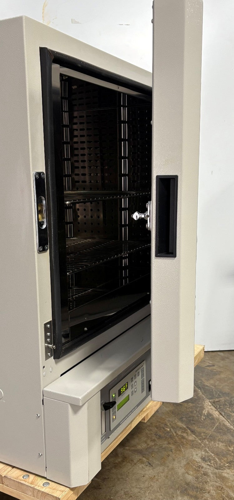 DESPATCH LAC1-38A-6 HIGH PERFORMANCE HEAVY DUTY BENCHTOP LAB CONVECTION OVEN