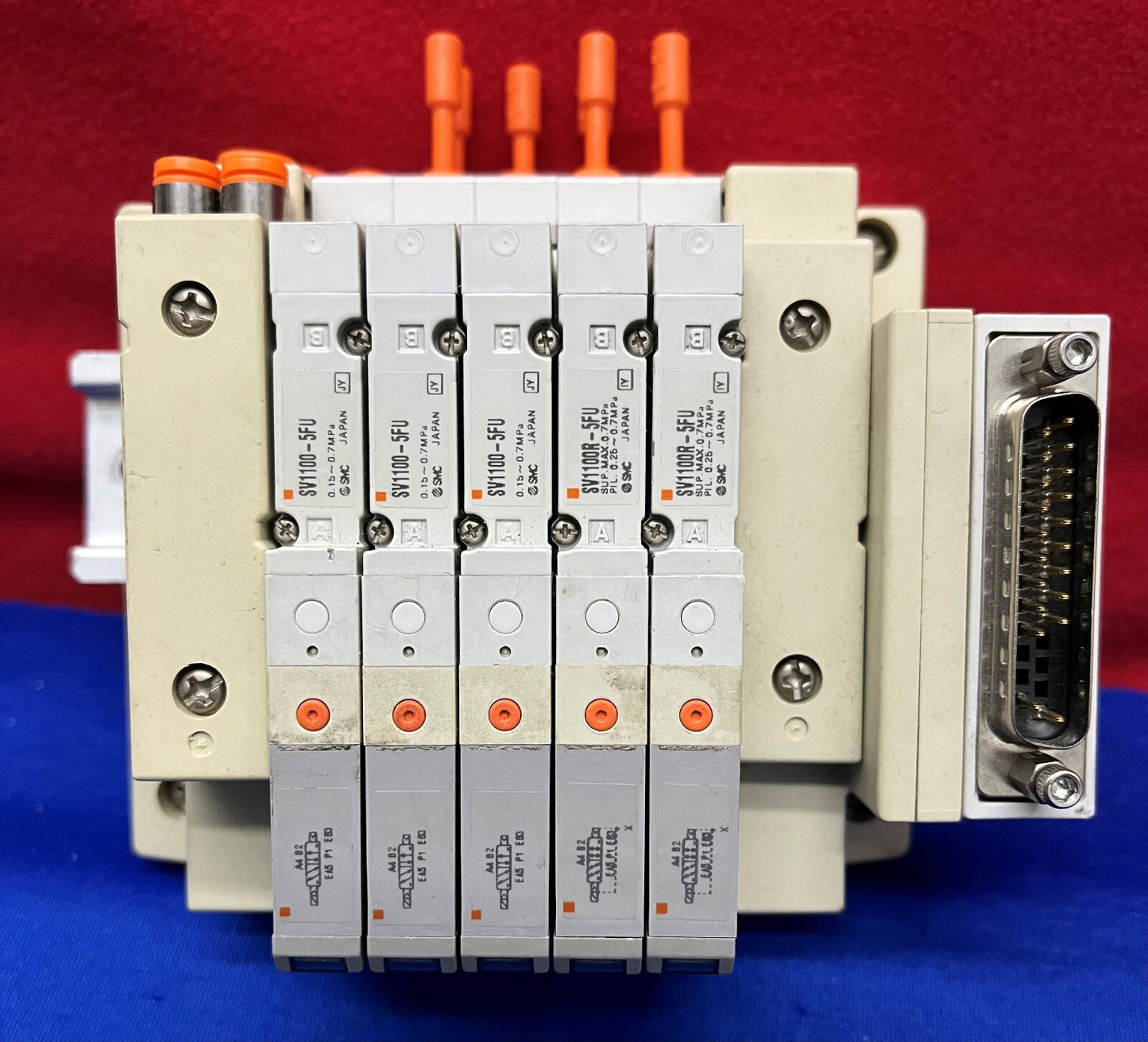 Lot von 2 SMC SS5V1 1011265-00-6 mit (5) SV1100-5FU Magnetventilen