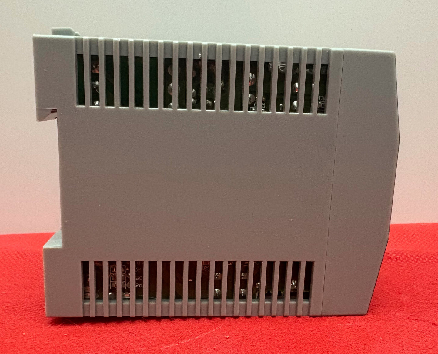 SOLA POWER SUPPLY SDP 2-24-100T 24VDC / 2.1A