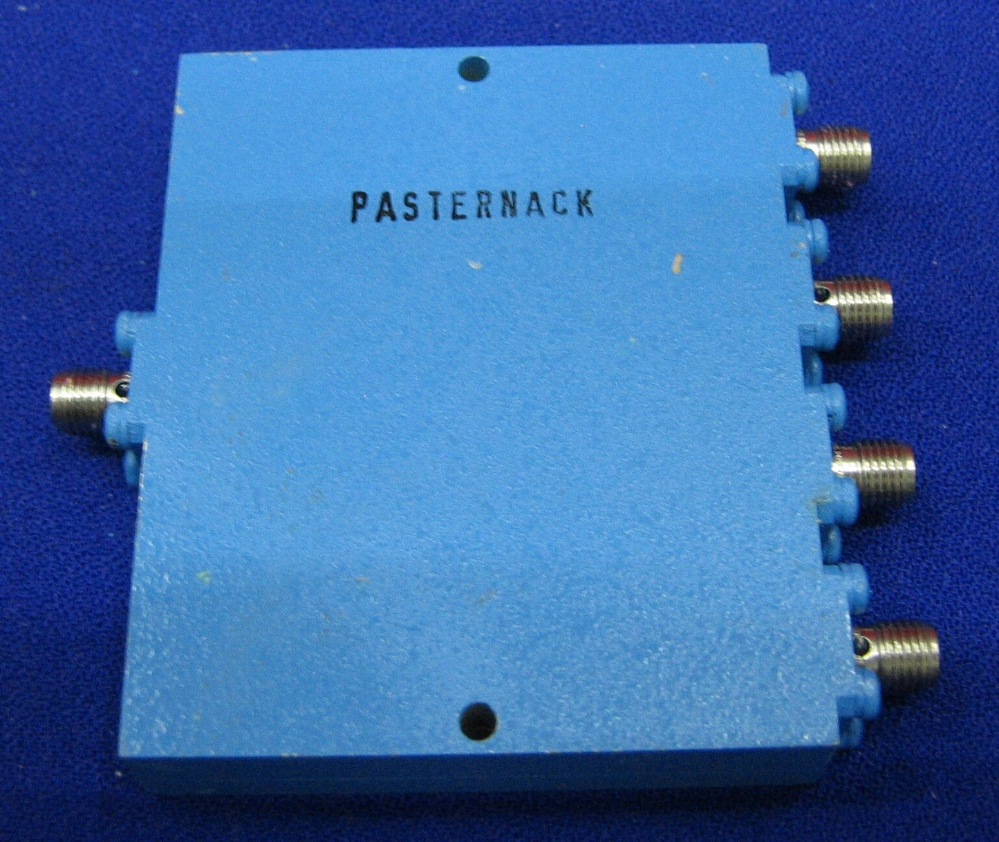 PASTERNACK PE2015 500hm 4ウェイSMAパワーディバイダー（2GHz～4GHz）