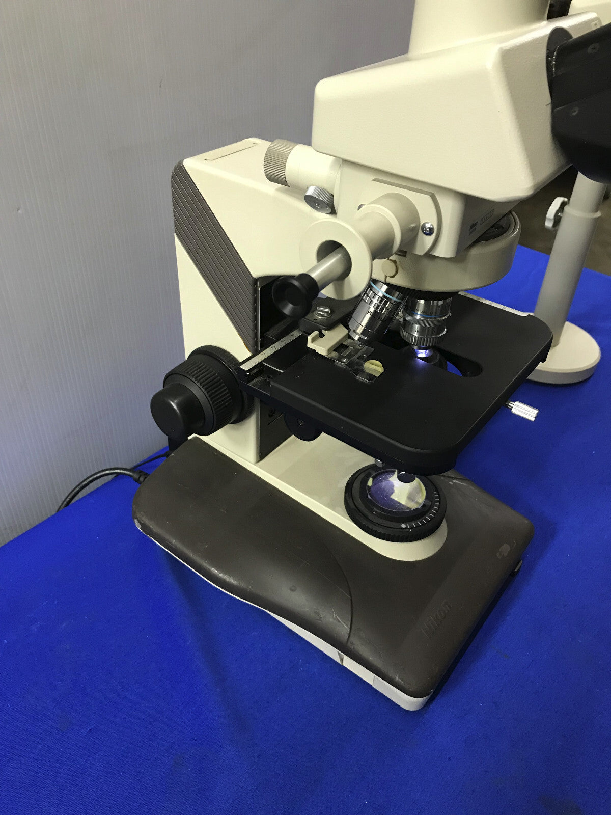 Nikon Labophot-2 Dual Head Training Pathology Microscope Dual Viewing Nanodyne