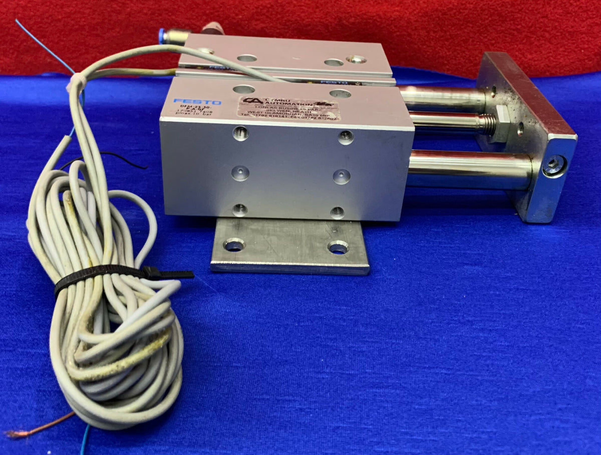 Accionamiento guiado por cilindro Festo DFM-25-50-PA-GF con sensores de proximidad