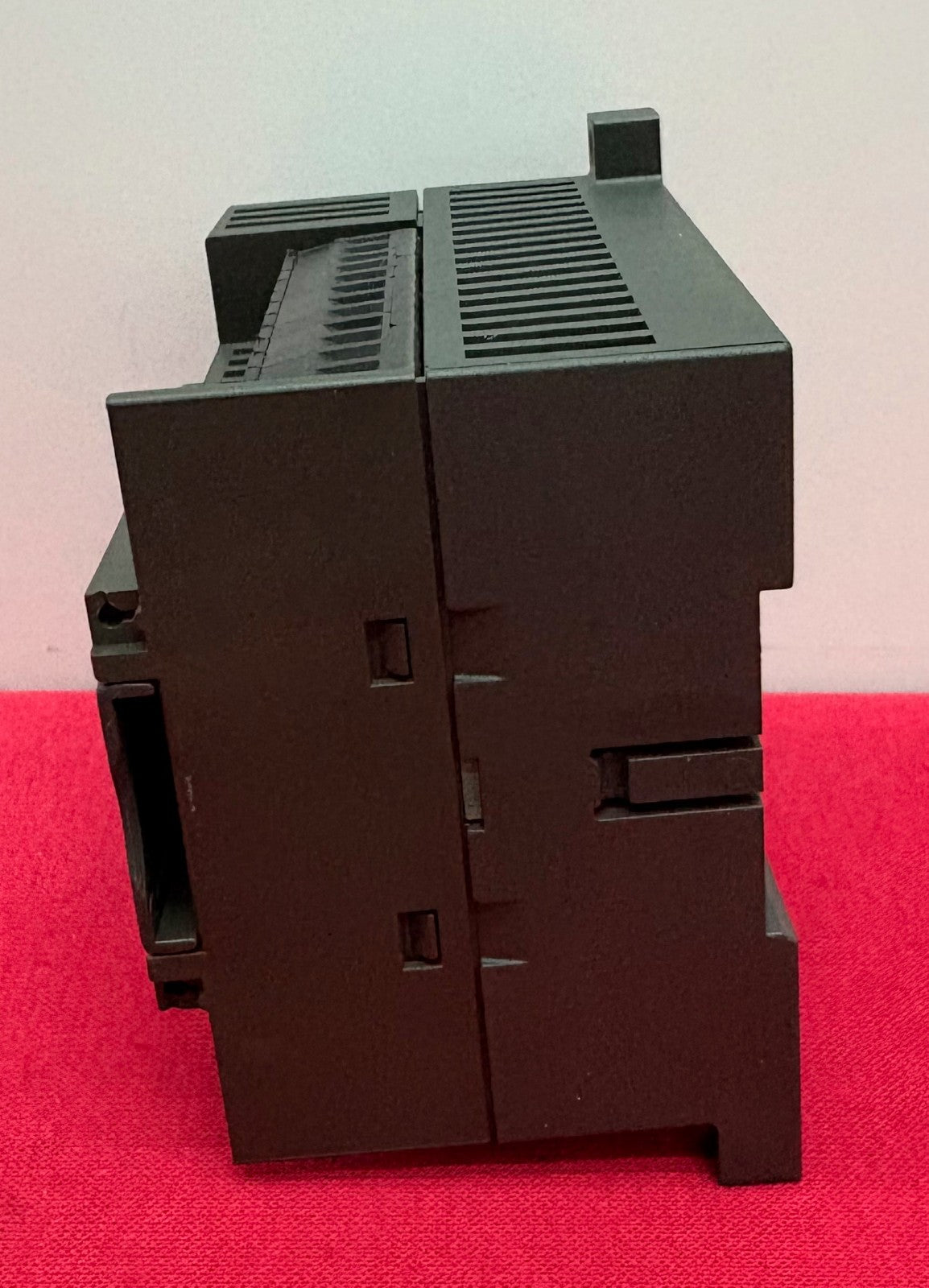 SIEMENS 212-1AB21-0XB0 DC POWER SUPPLY SIMATIC S7-200 MISSING COVERS OVER SCREWS