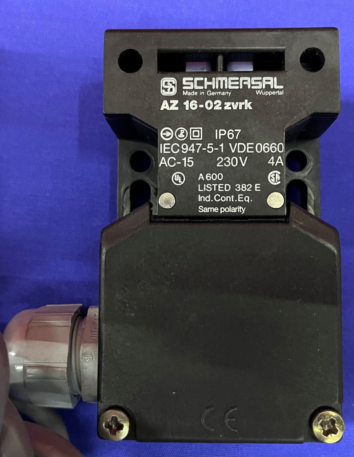 1 lote de QTY 2 - Interruptor de enclavamiento Schmersal AZ 16-02ZVRK (sin llave)