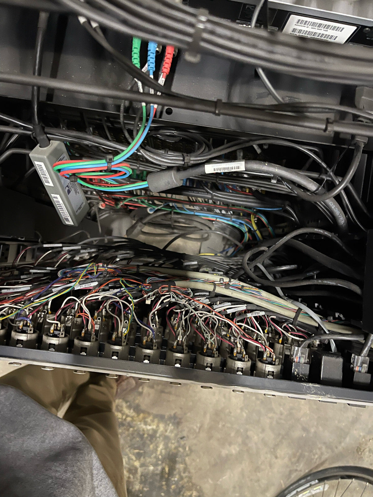 SPL統合ソリューションメディアキャビネット（内容物付き）