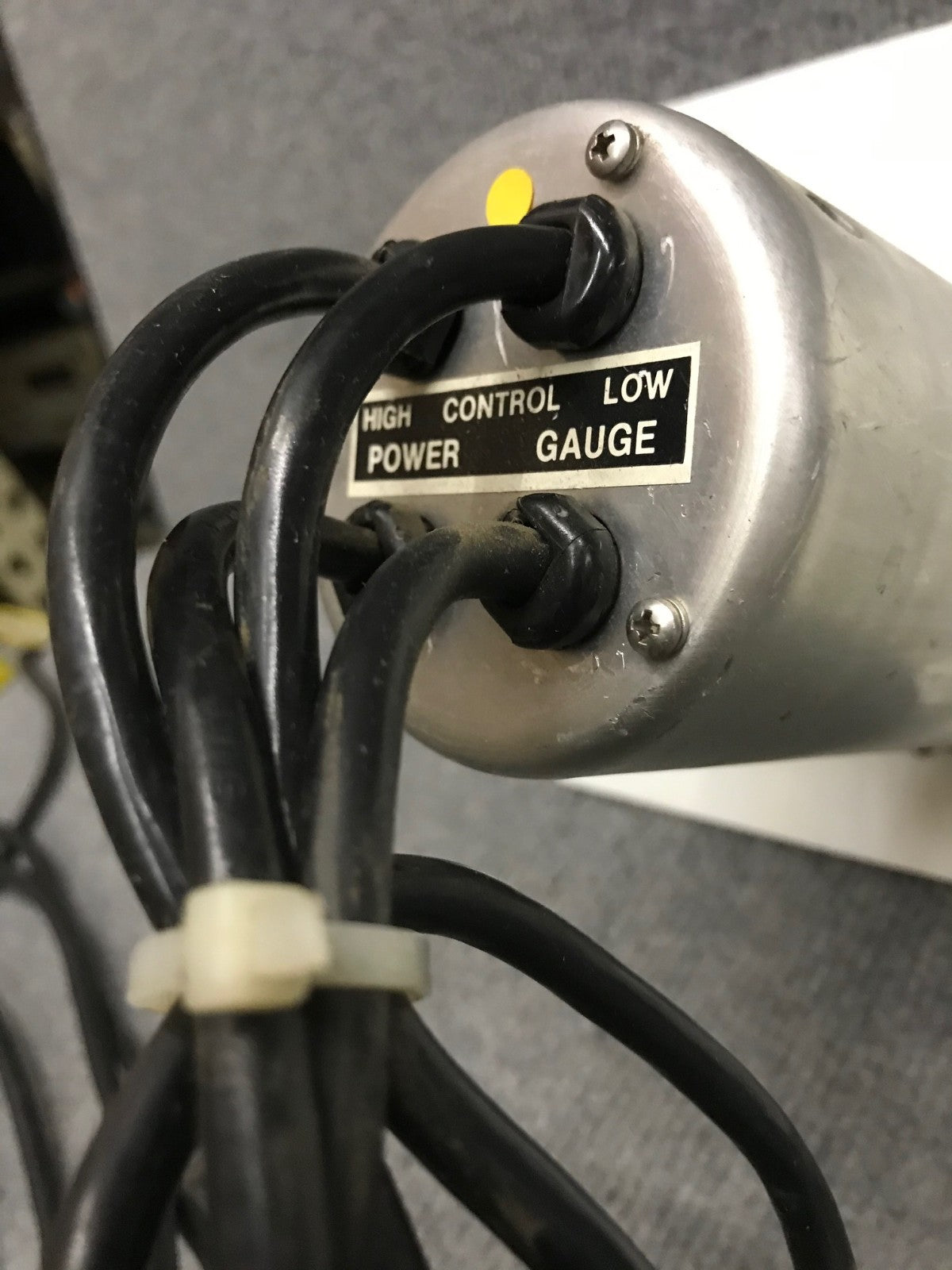 QTY 1- MAGNEHELIC GAUGE 2004C & QTY 1- HASTINGS VACUUM GAUGE DV-6 GAUGE TUBE