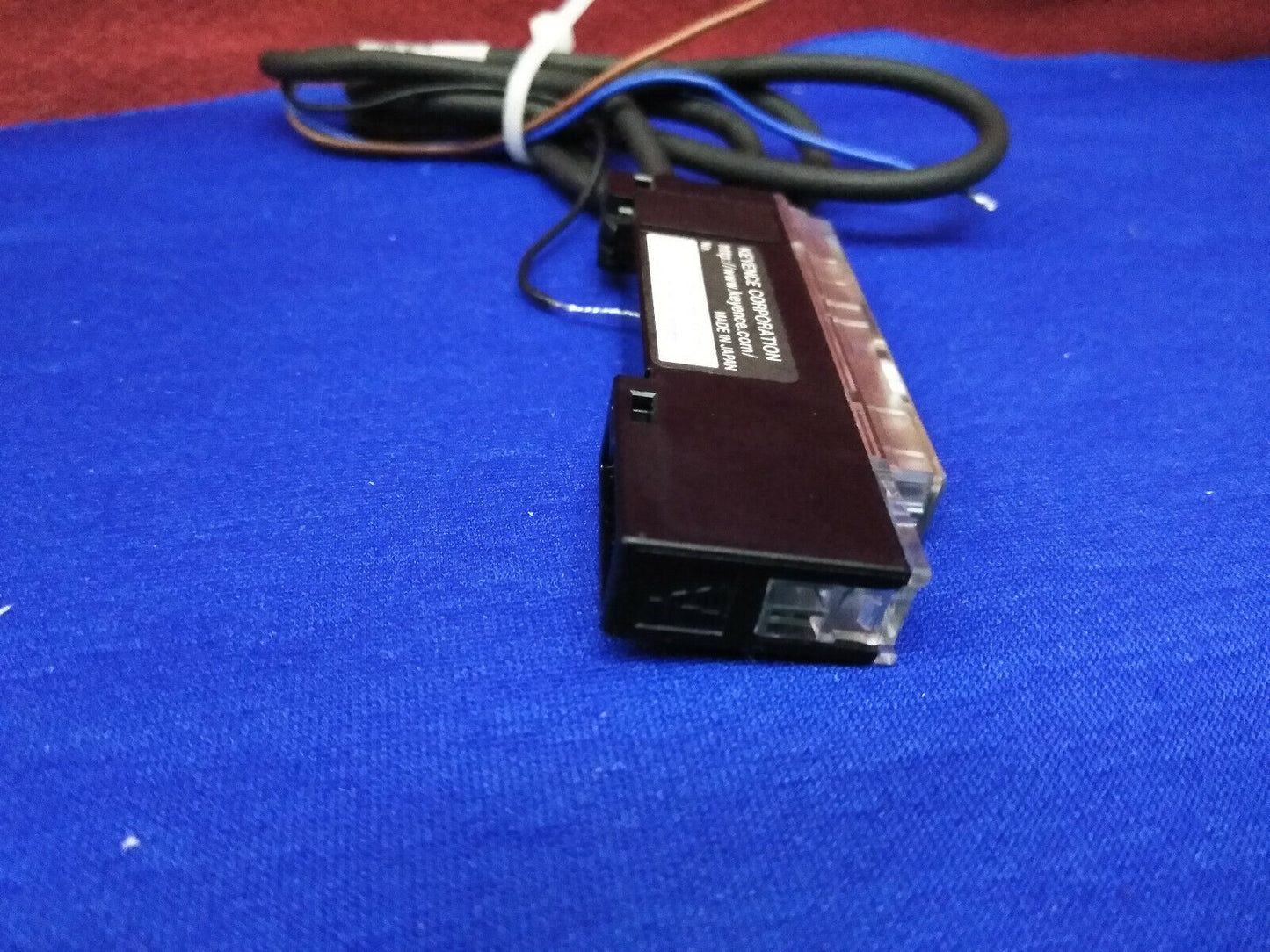 AMPLIFICADOR DE INTERRUPTOR DE PROXIMIDAD KEYENCE ES-M1 AL ELEMENTO LE FALTA LA CUBIERTA