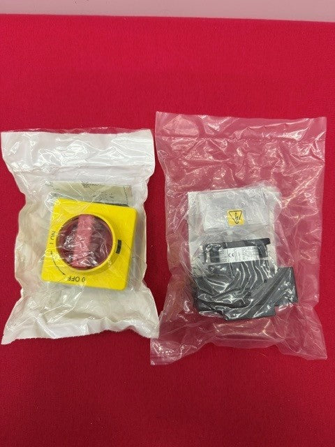 C3CONTROLS DDS2-325-DHMRY NON-FUSED DISCONNECT SWITCH DOOR MOUNT 25Z 3 POLE RED