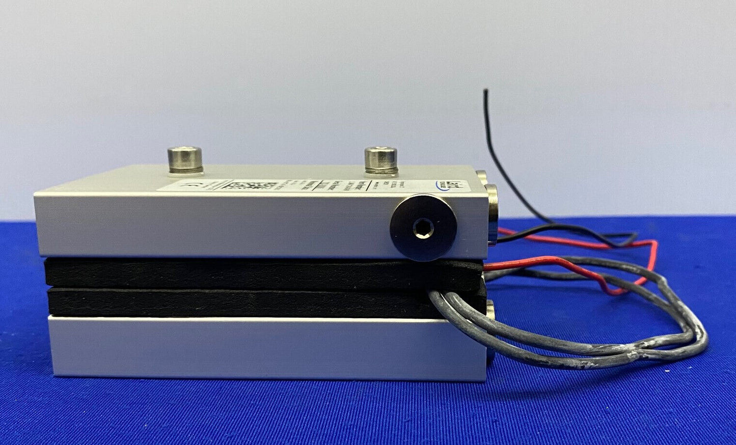 LAIRD TECHNOLOGIES ® LL-060-12-00-00-00 ASSEMBLAGGI TERMOELETTRICI LIQUIDO/LIQUIDO