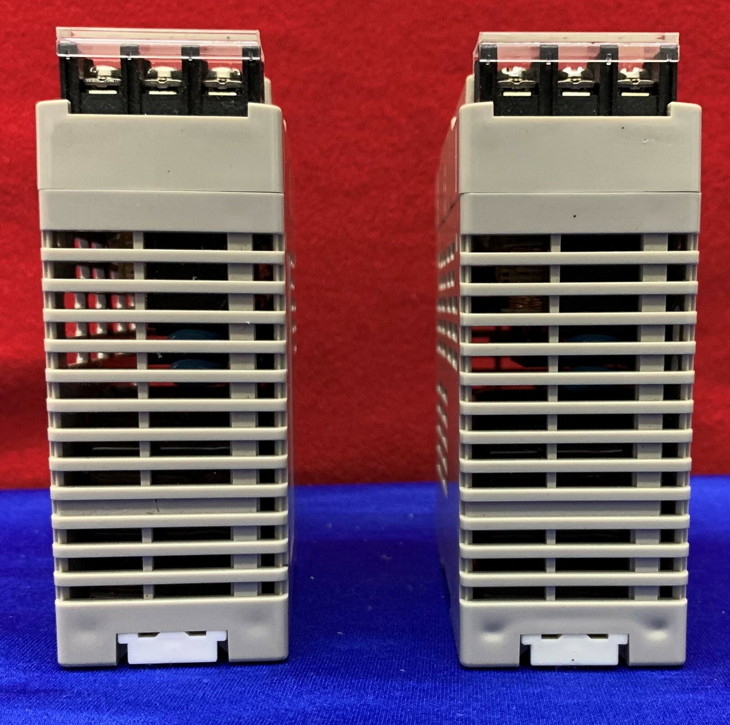 1 Los, Menge 2 - Omron Netzteil S8VS-06024 DC 24 V 2,5 A. Klasse 2