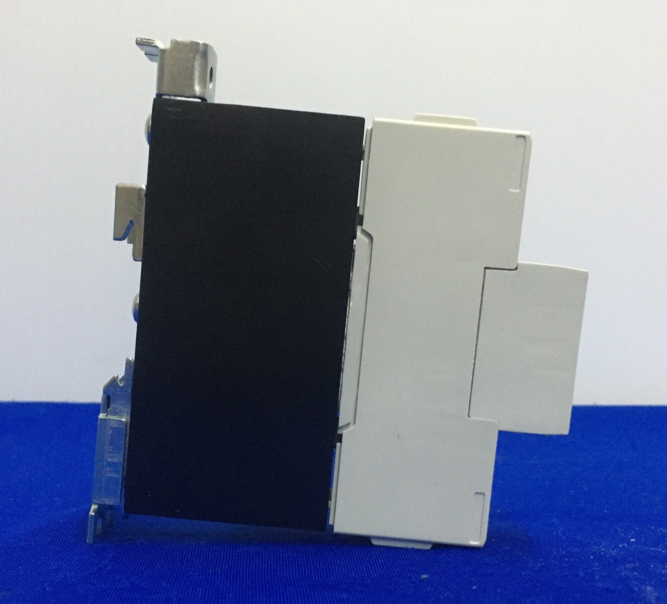 CONTACTOR DE ESTADO SÓLIDO RGC1A23D15KGU DE CARLO GAVAZZI