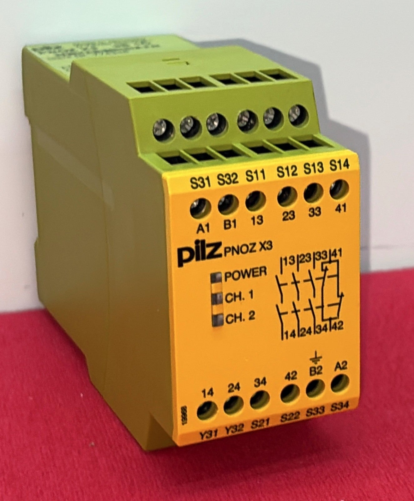 PILZ PNOZ X3 SAFETY RELAY PNOZ X3 3S ID# 774316 130VAC / 24VDC 5V,24V 6A,230V 5A