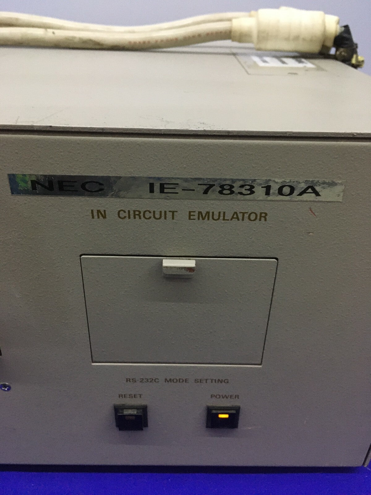 NEC IE-78310A IN-SCHALT-EMULATOR 8/16-BIT SINGLE-CHIP CMOS-MIKROCOMPUTERTEILE 