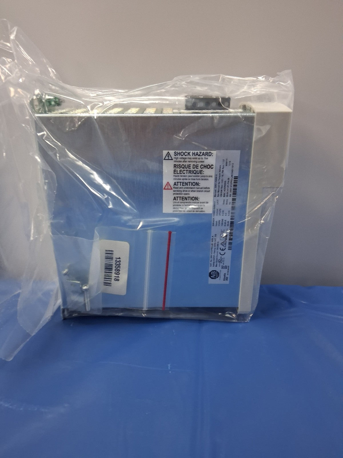 Allen Bradley KINETIX 350 DRIVE 102499 120V /240 VAC 1/3/PE 4,0 A 1.57 NEW