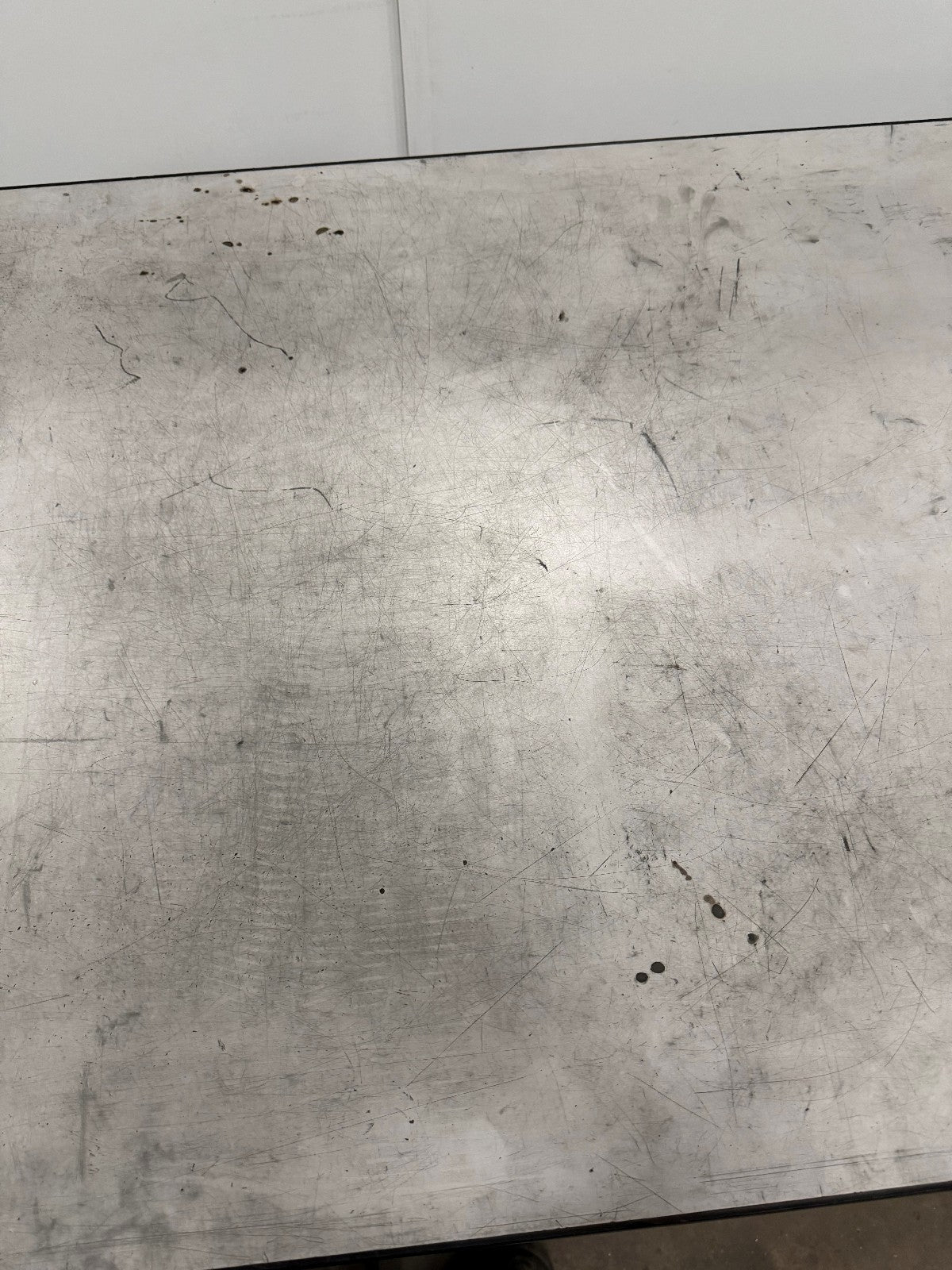 METRO 72" L  X 32" W X 33" H MANUAL HEIGHT ADJUSTABLE TABLE / WORKBENCH  USED