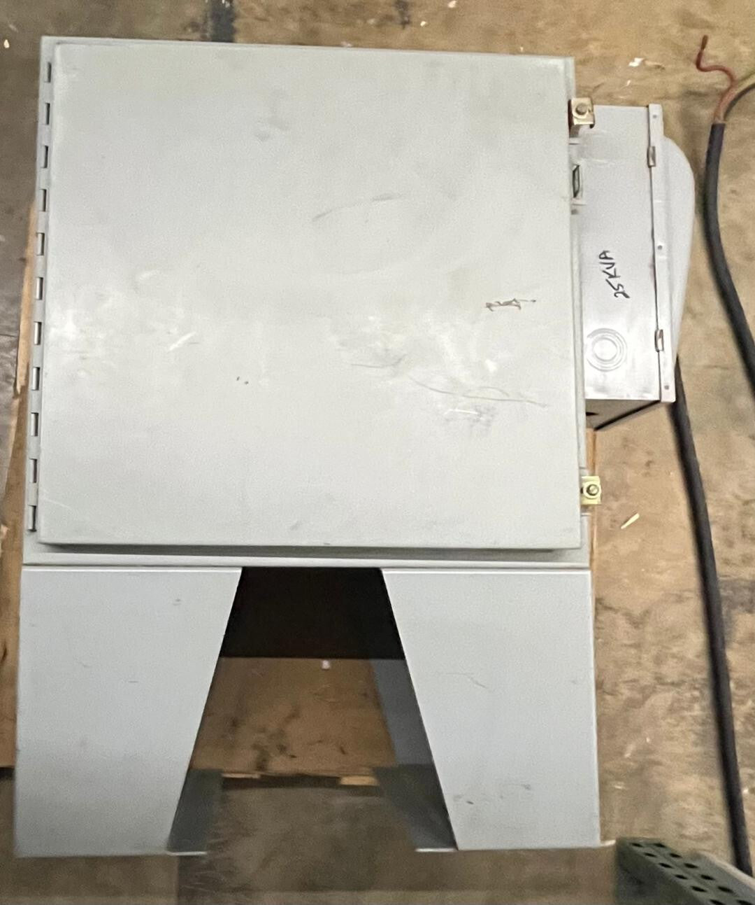 I-T-E/ KIRCHNER F352 / 63674 ENCLOSED SWITCH 60AMPS 600 VOLTS A.C. 3 PHASE 480V