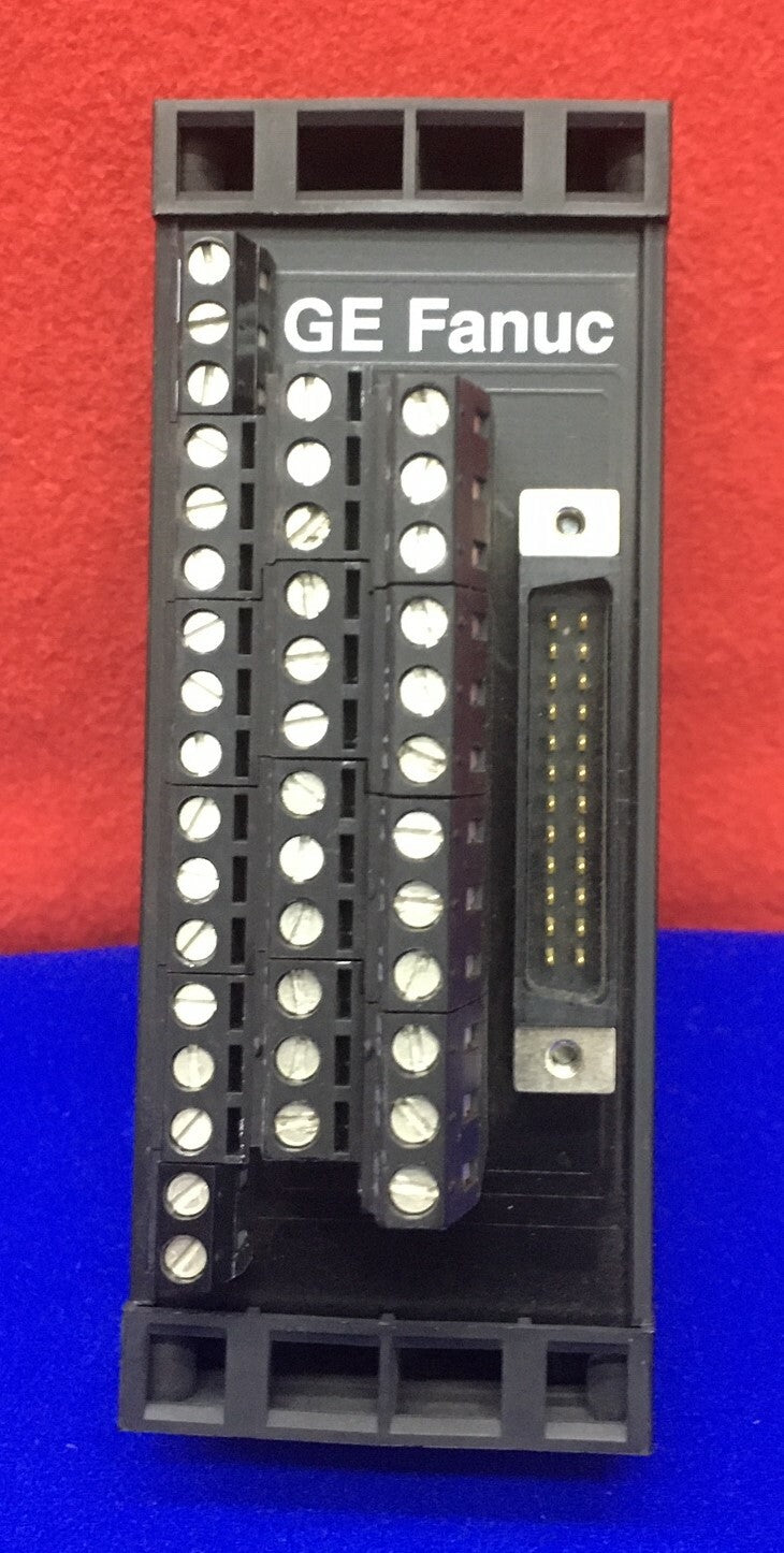 GE FANUC 1C693ACC337A OUTPUT TERMINAL BLOCK WITH 2-PHOENIX CONTACT UM 45-SEFE