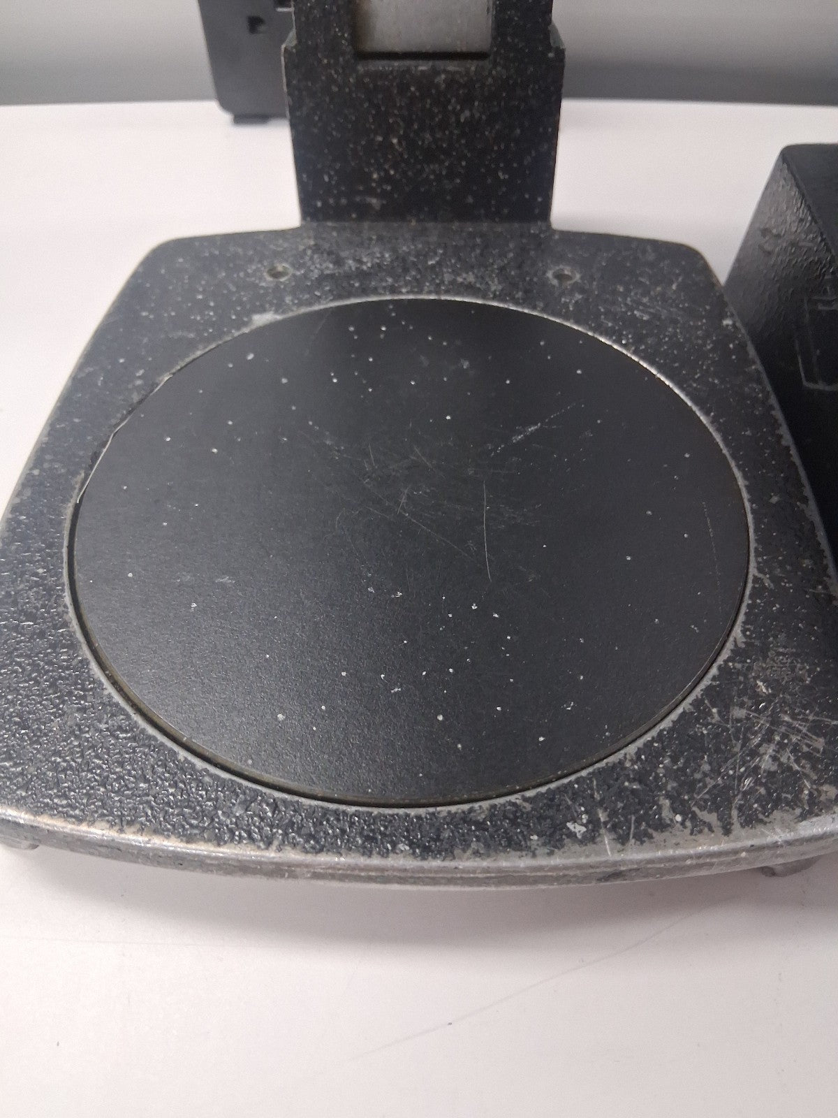 Leica StereoZoom 4 Microscope w/ 10X Eyepieces Stand & Light 7-30X Magnification