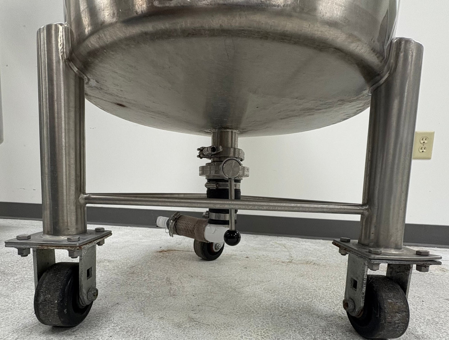 G&F MANUFACTURE SST-30G VERTICAL FINISH  MIXING TANK 30 GALLON FOR PARTS REPAIR