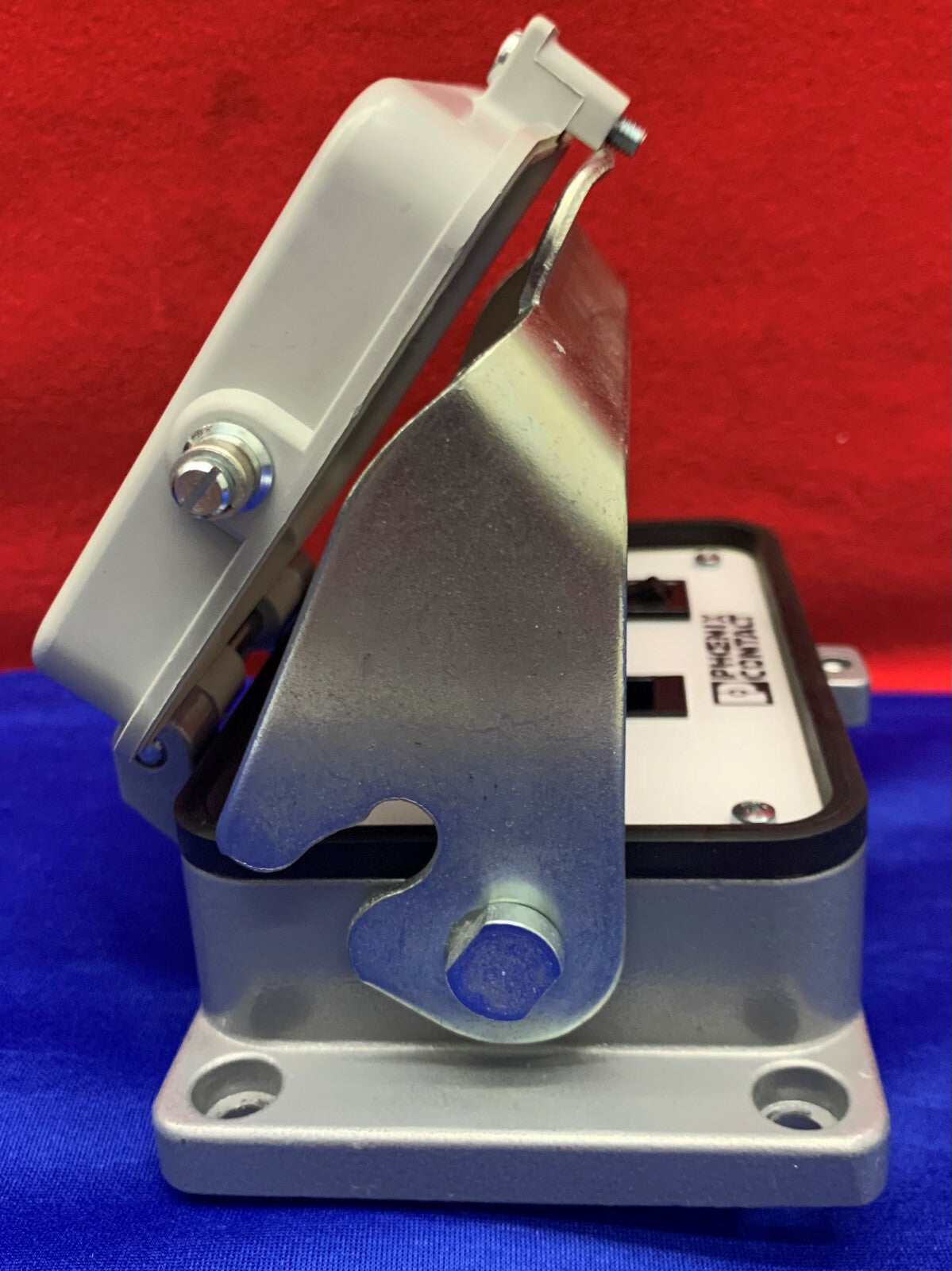 PHOENIX CONTACT 5604431 HC-P:RJ45 CAT5 GFCI 3A COMPUTER INTERFACE.