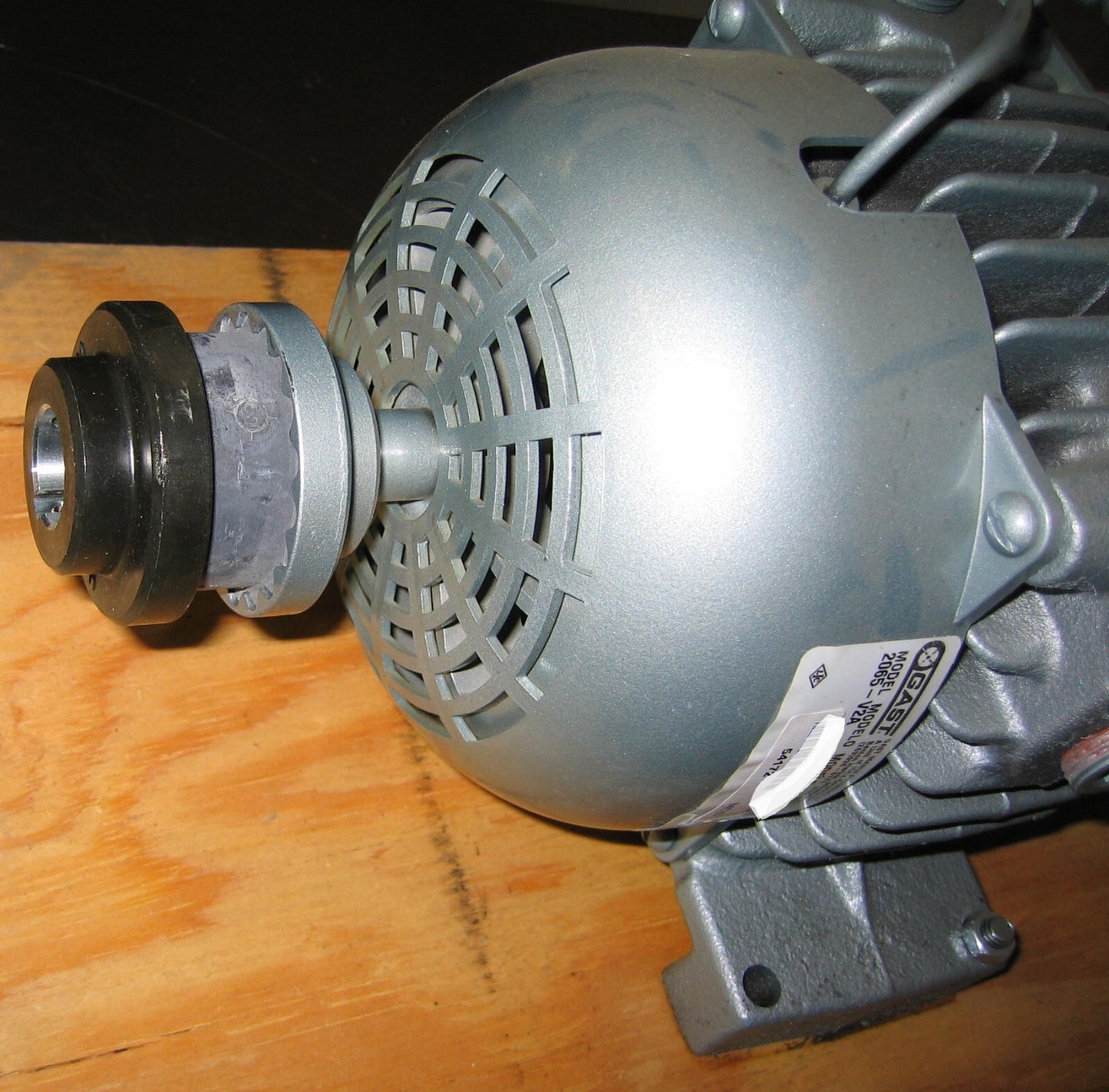 GAST 65 SERIES ROTARY VANE VACUUM PUMP/COMPRESSOR 2065-V2A - FOR PARTS/REPAIR