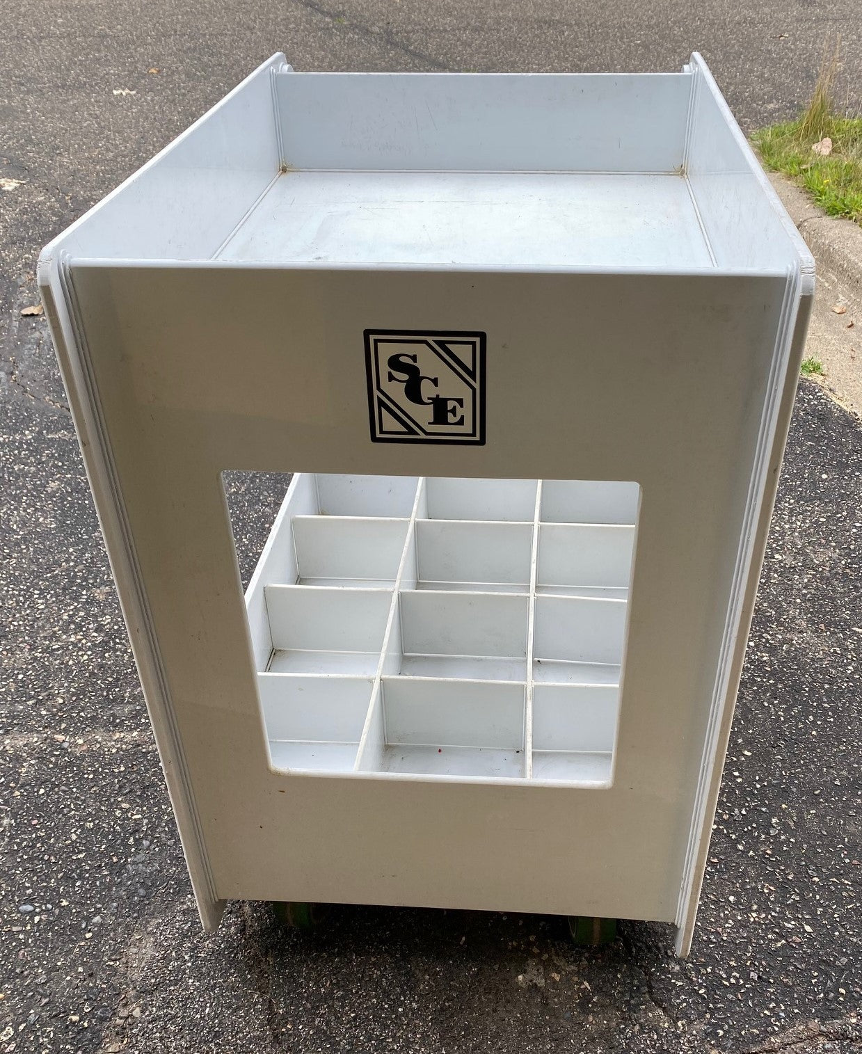 SCE SOUTH COAST ENTERPRISES SCE1001-24 Chemical-Resistant Utility Cart