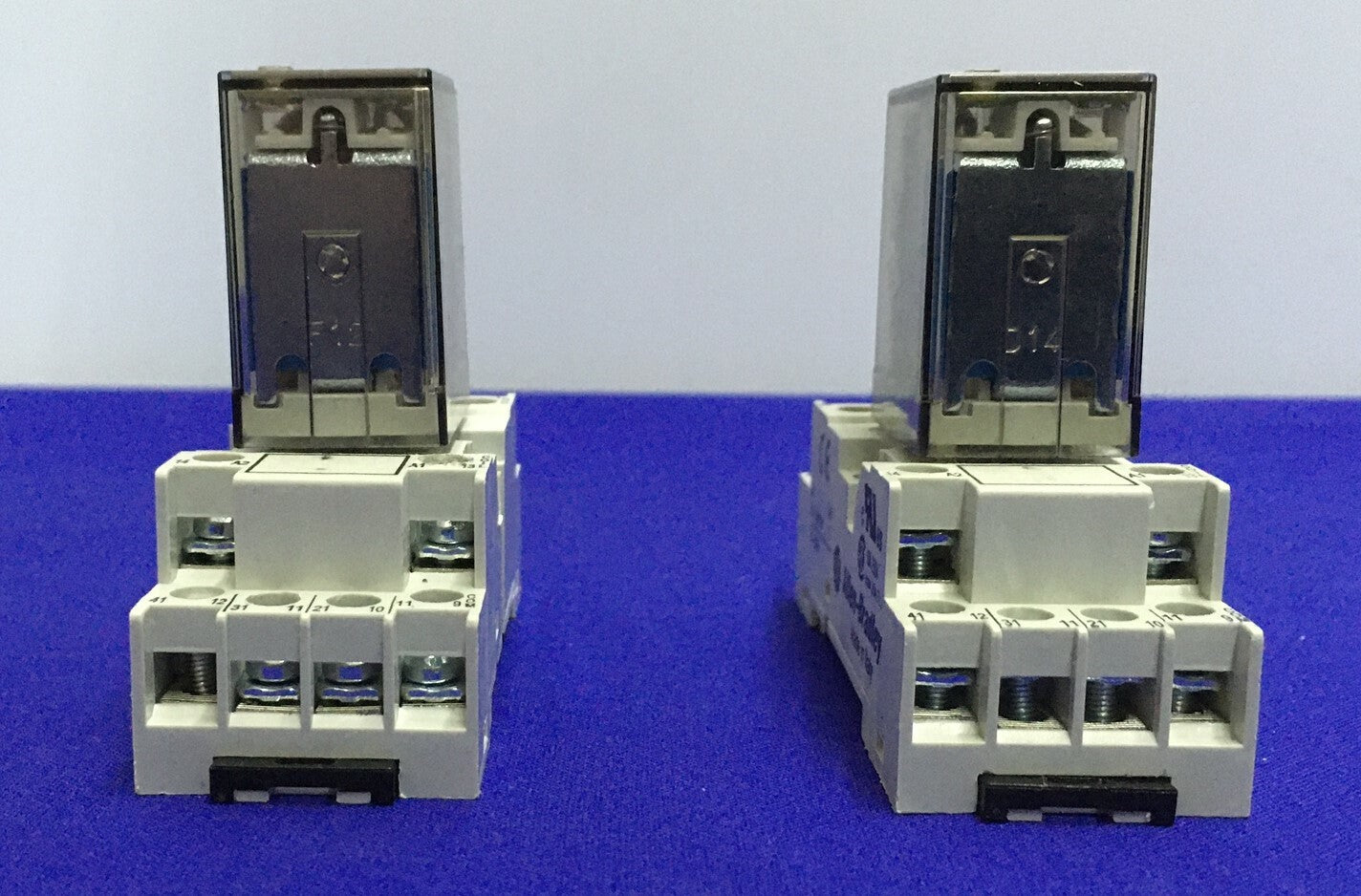 1 LOT VAN 2 Allen Bradley - 700-HN103 MINIATUUR RELAIS SOCKET &amp; 700-HC24Z24-4 RELAIS 