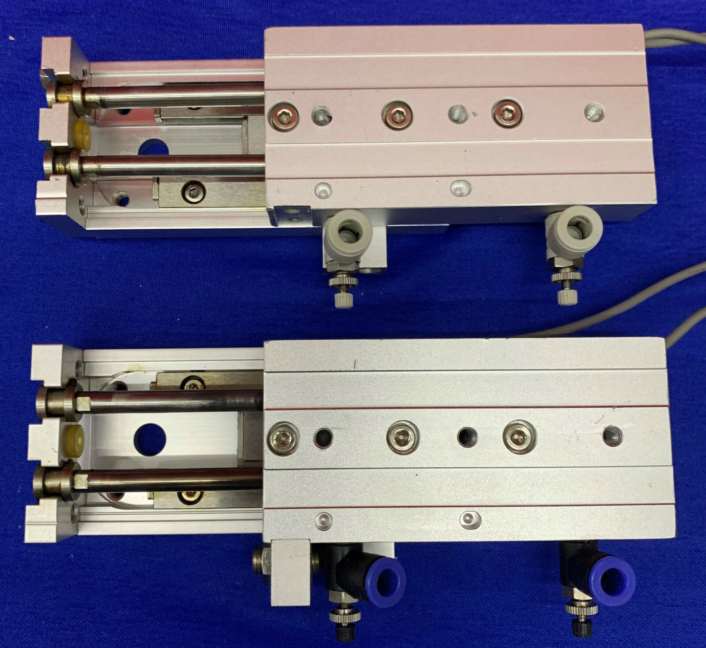 Lote de 2: corredera neumática guiada de doble varilla SMC MXS12-50AS con sensor SMC D-F9N
