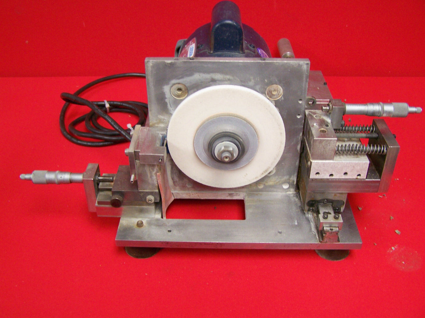 LEESON, A4C34DC7F, RECTIFICADORA DE PUNTAS DE PERFIL DE CATÉTER REFRIGERADA POR AGUA AJUSTABLE