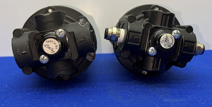 FAIRCHILD PNEUMATISCHE PRECISIEREGELAAR 10212 MODEL 10 - 1 LOT VAN 2