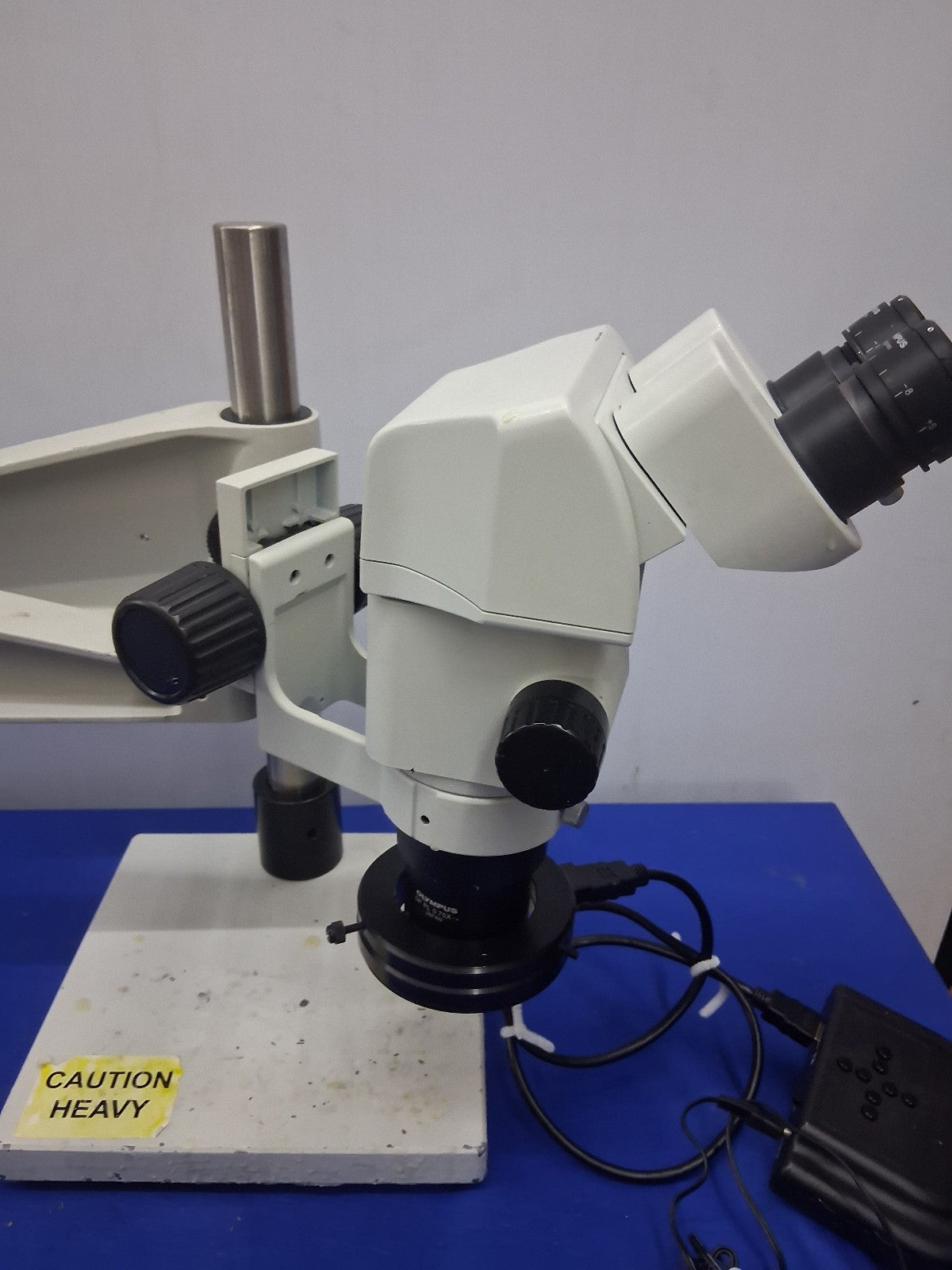 OLYMPUS SZX7 8-56 X SZX-TB1 TILTING ERGONOMIC BINOCULAR MICROSCOPE DF PL 0.75X-4