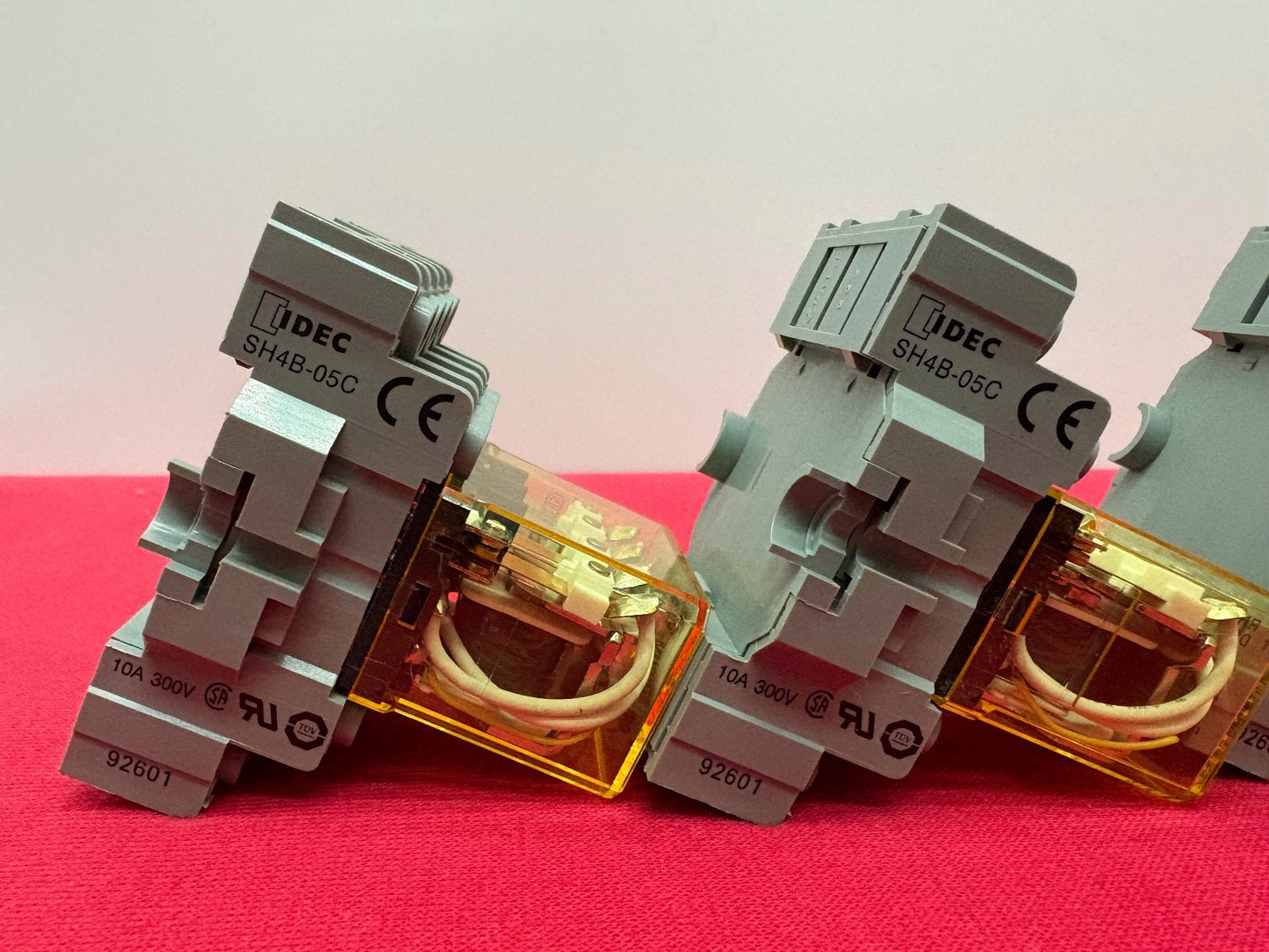 IDEC RELAY RH4B-UL D DC24V  w/ BASE SH4B-05C 300V 10A - 1 LOT QTY 4