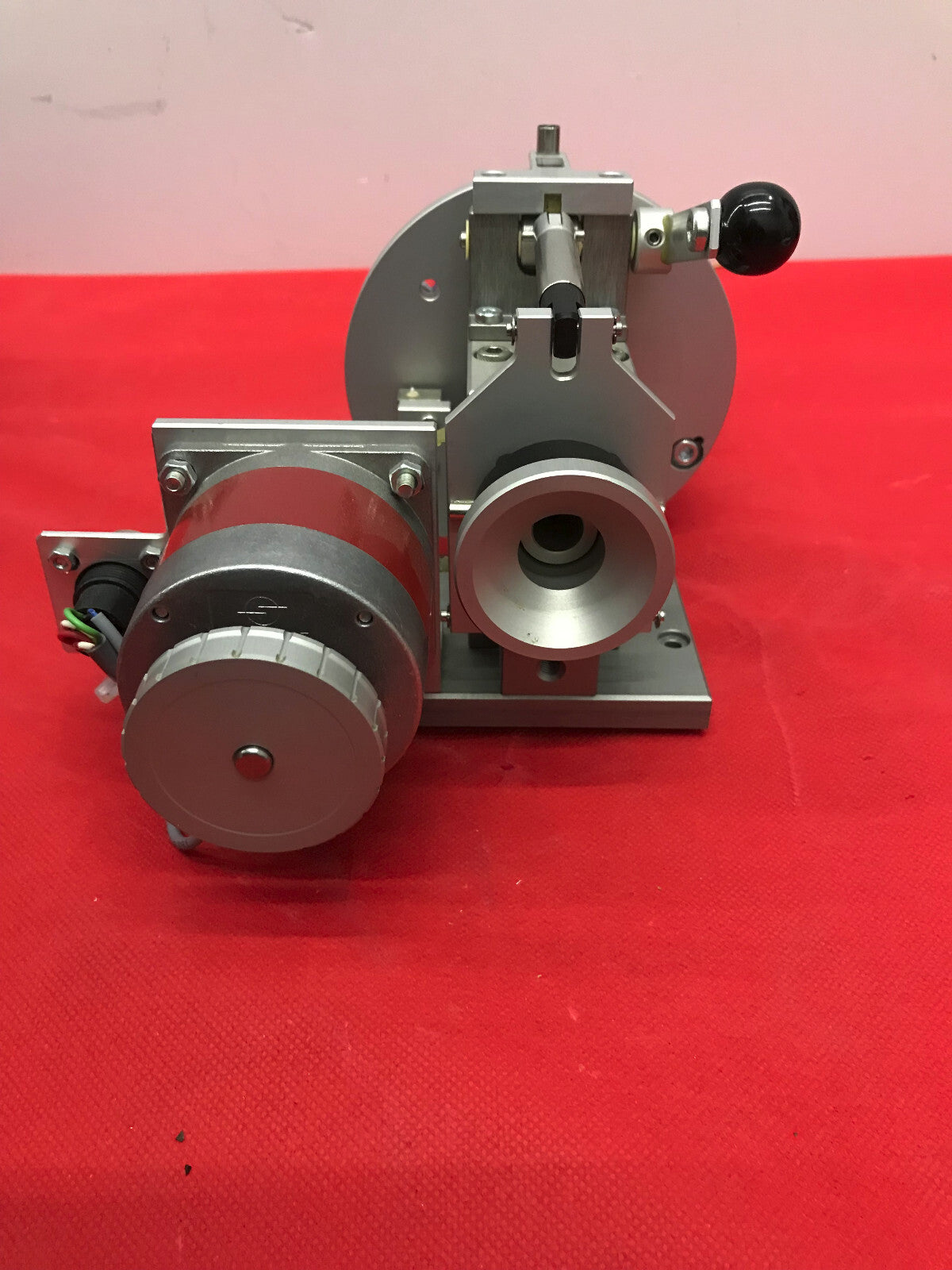 SONCEBOZ 6600R138 COLLETED ROTARY POSITIONER WITH NEWPORT XY STAGE