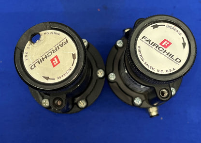 FAIRCHILD PNEUMATISCHE PRECISIEREGELAAR 10212 MODEL 10 - 1 LOT VAN 2