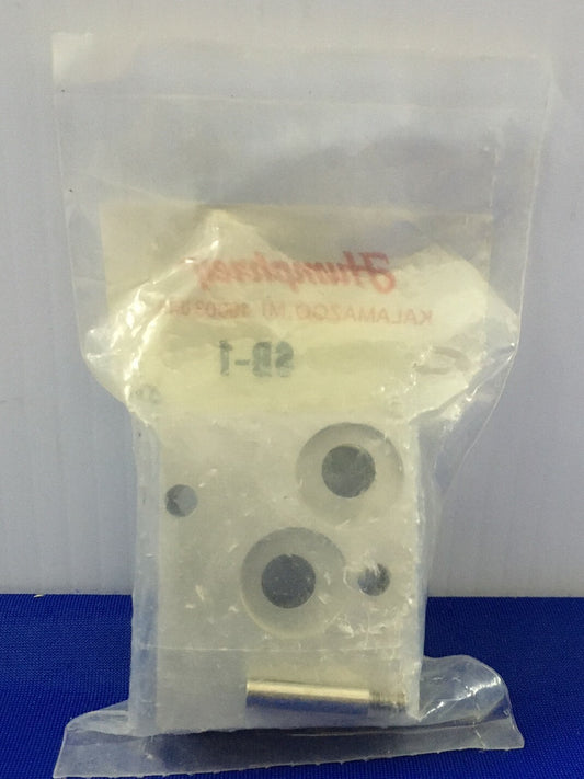 LE PAQUET DE SOUS-BASE HUMPHREY SB1 CONTIENT UNE SOUS-BASE, 2 ENTRETOISES ET 2 JOINTS TORIQUES