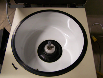 CENTRÍFUGA BECKMAN CS-6KR, SN NG095F1Z PARA PIEZAS O REPARACIÓN