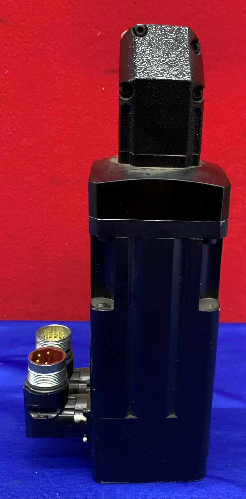 Servomoteur Allen Bradley MPL-A230P-Ej42AA SerA avec tête de transmission APEX AB/FR042-S1-S1