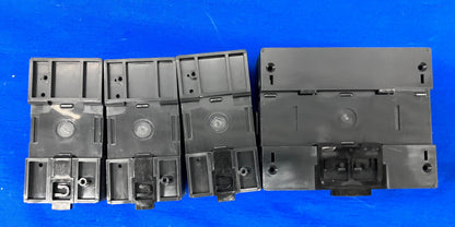 UNITÉ DE BASE KEYENCE KV-4DR, TYPE CC, AVEC 2 MICRO-PLC KV-E8X ET KV-E8A 