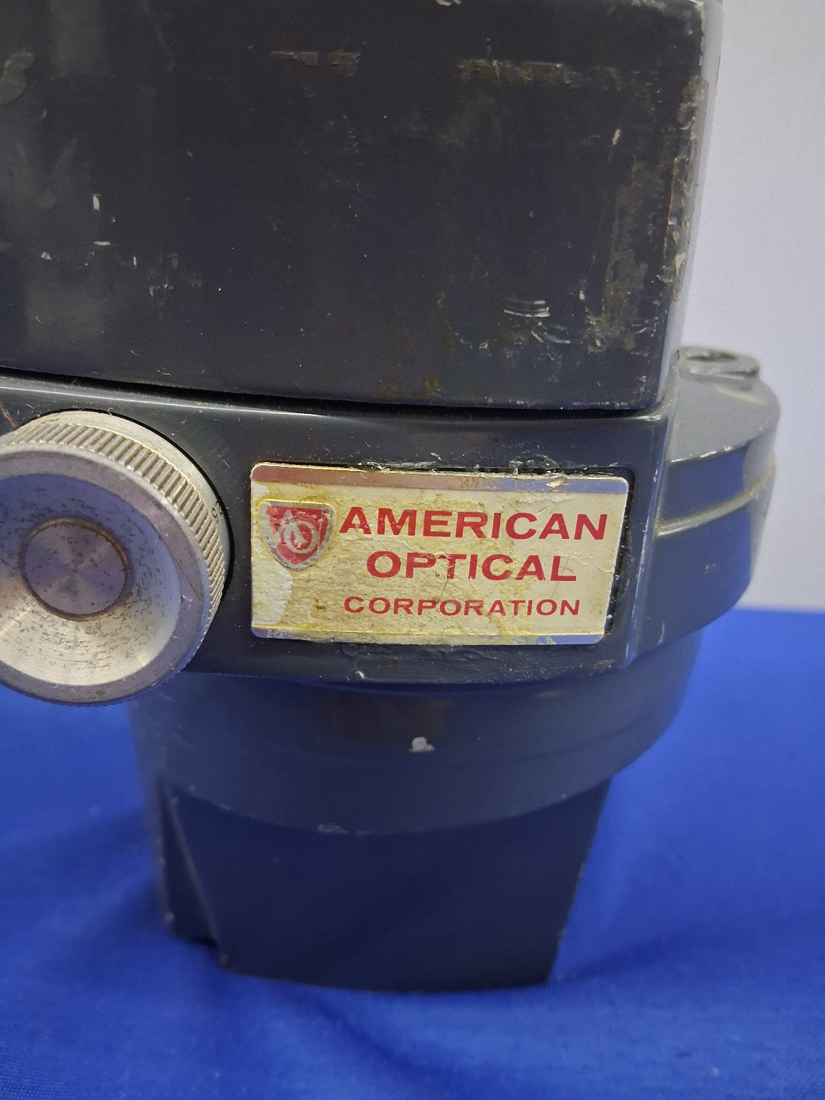 American Optical 569 0.7X-3X Stereo Microscope Head Only with 10X W.F Eyepieces
